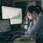 10 Perbedaan Krusial Emosi vs. Logika dalam Trading yang Wajib Dipahami Pemula